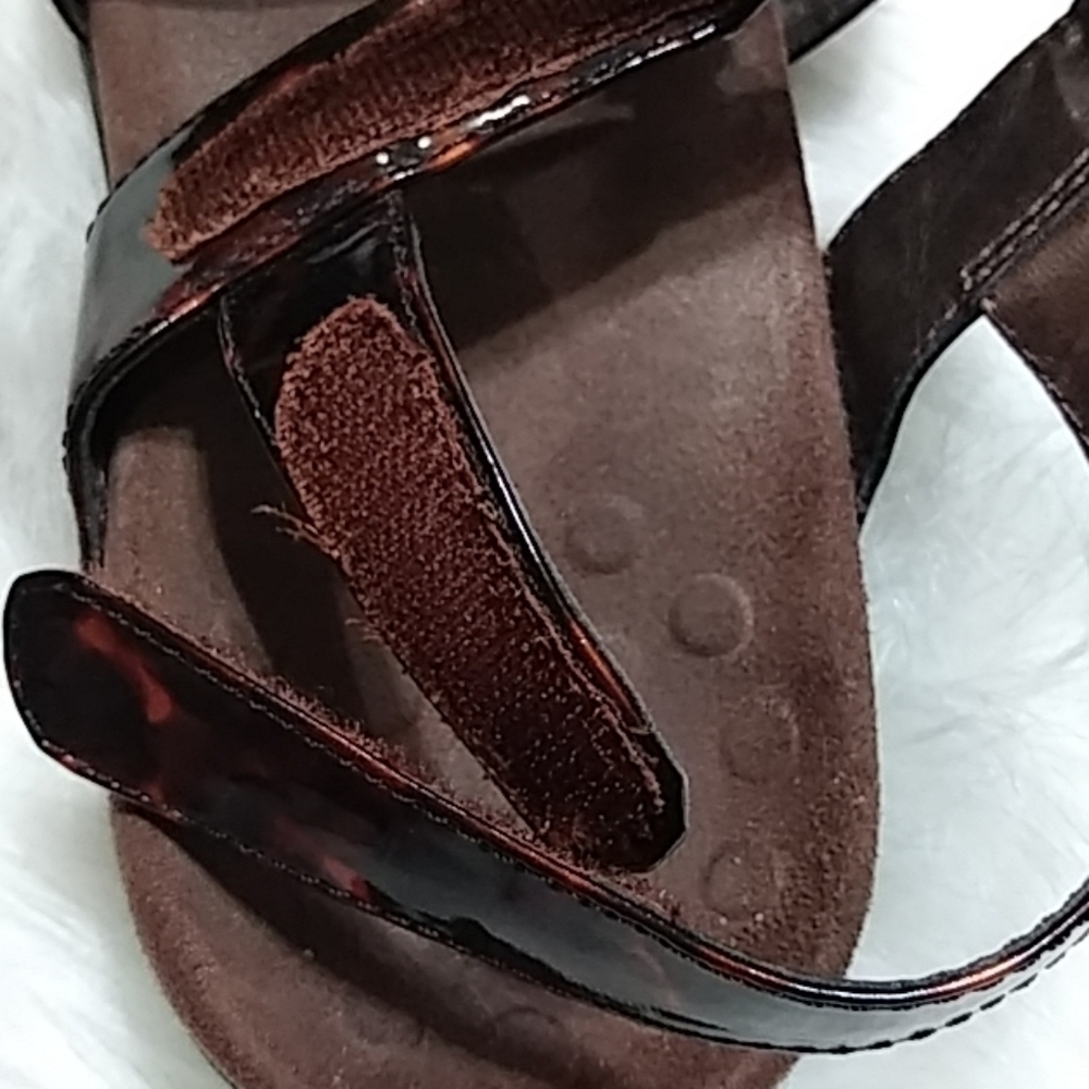 Vionic Amber Tortoise Sandals - Picture 8 of 8